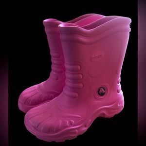 CROCS Boots Pink Size 6 Women; Size 4 Male